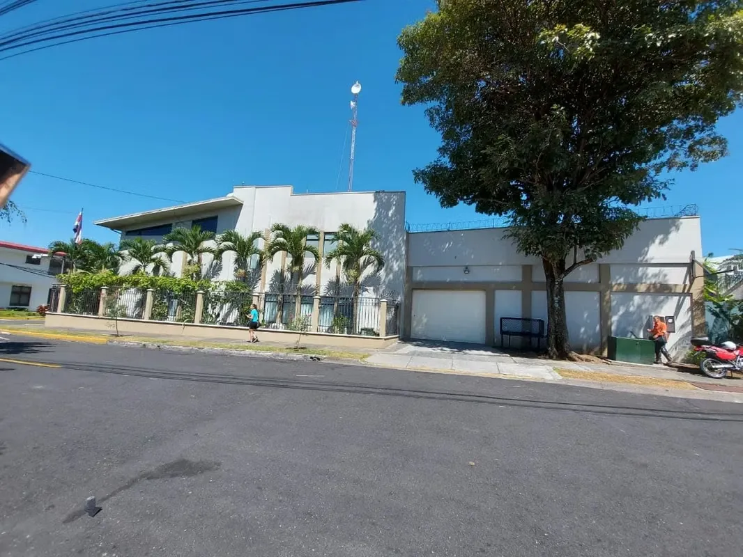 Propiedad en Venta/Renta: Edificio de Uso Mixto en Sabana Oeste