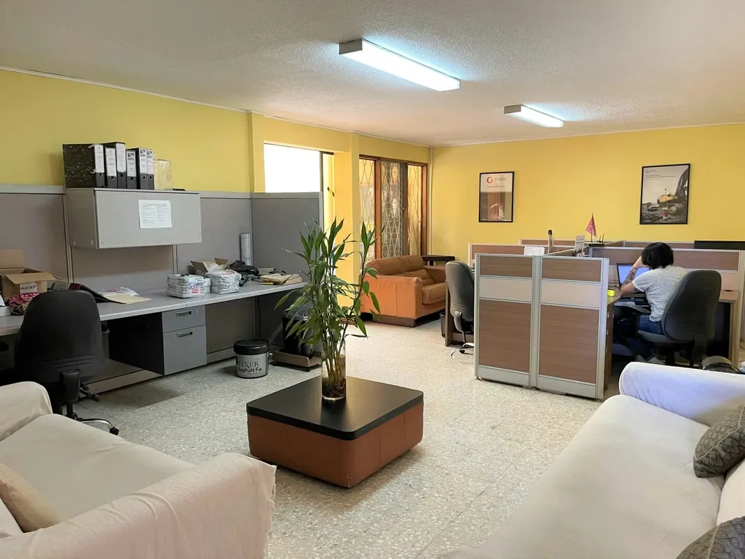 Propiedad de uso comercial en vía principal Rohrmoser