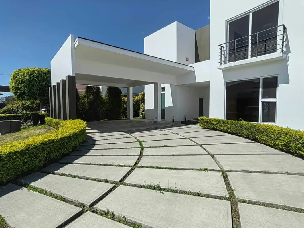 CASA EN VENTA EN EXCLUSIVO CONDOMINIO LINDORA SANTA ANA