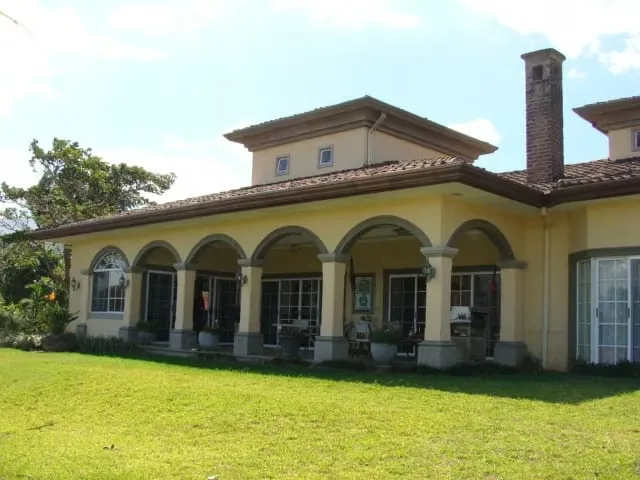Casa en residencial a la venta en Santa Ana