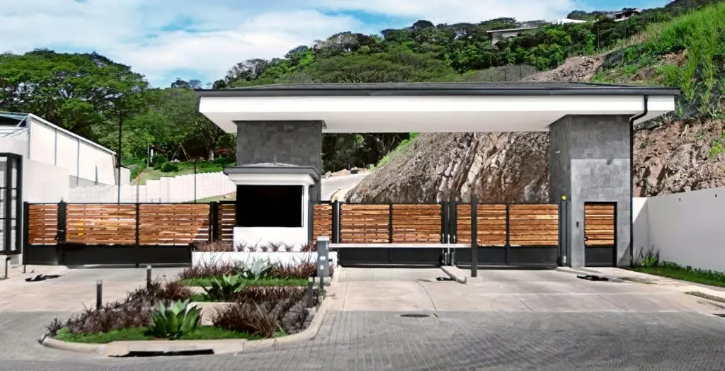 Venta de lotes en Santa Ana,  Condominio Vista Real. Exclusivo.