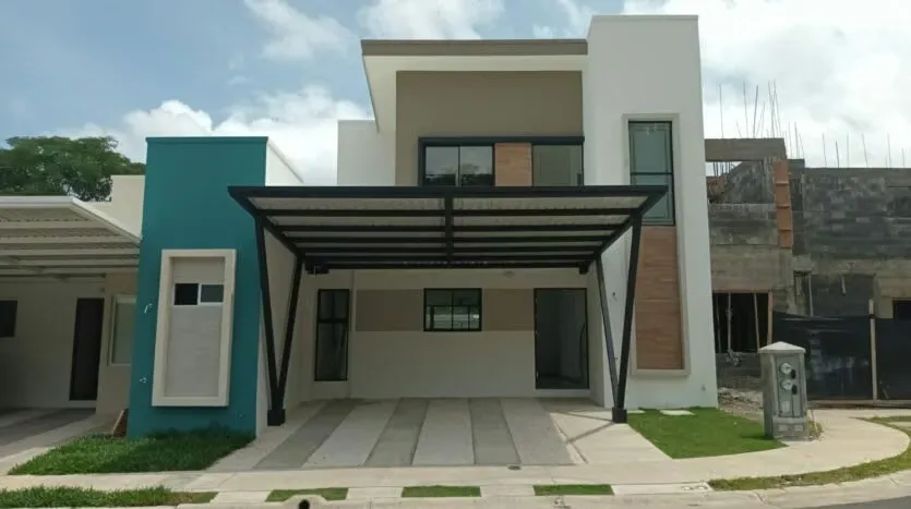 Start your new house just steps from the sea and with all the amenities of the city in Condominio Arenas Playa Herradura.