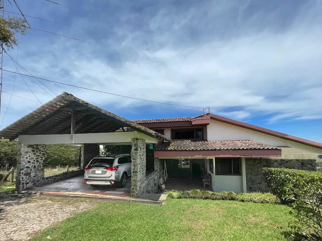 Se vende propiedad con vista en La Angelina, Cartago (AD).