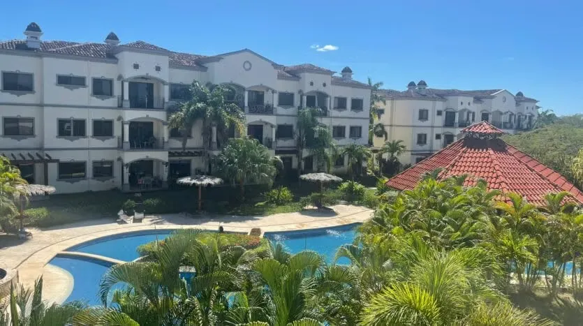 Discover the elegance and comfort of this new apartment for sale in Tamarindo, Villa Real. With 1 bedroom, 1 bathroom and a living area, dining room and open concept kitchen ...