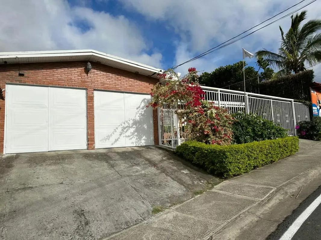 Venta de Hermosa casa de un solo nivel en Escazú