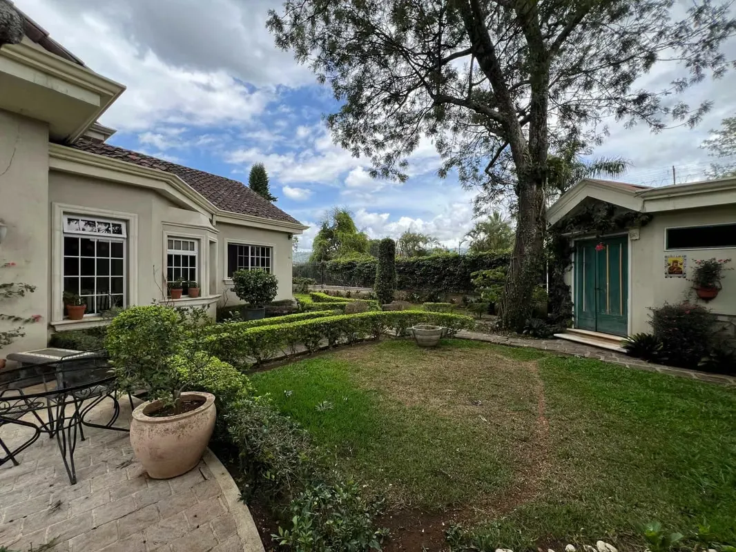 ONE FLOOR HOUSE FOR SALE IN CURRIDABAT - LOMAS DE AYARCO