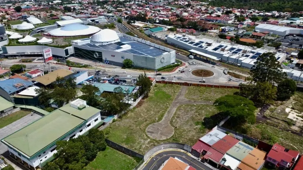 Sales for developers in Heredia, in front of the Mall Oxygen