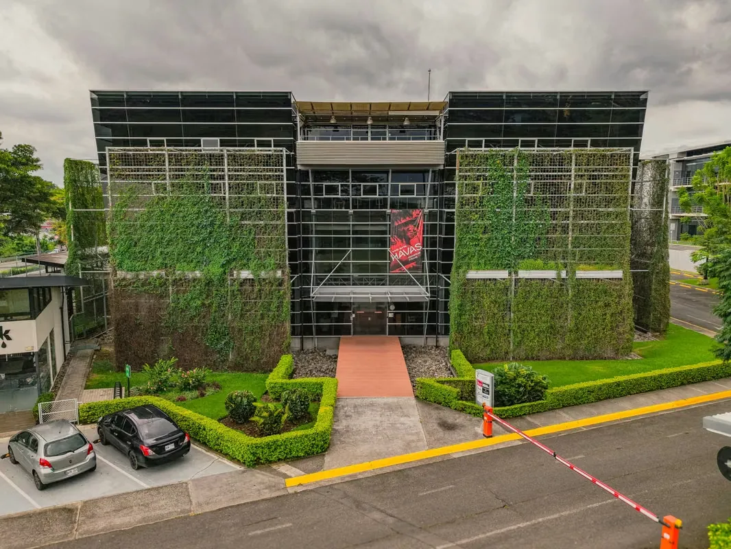 It is located on the Radial Santa Ana - San Rafael - Bethlehem.