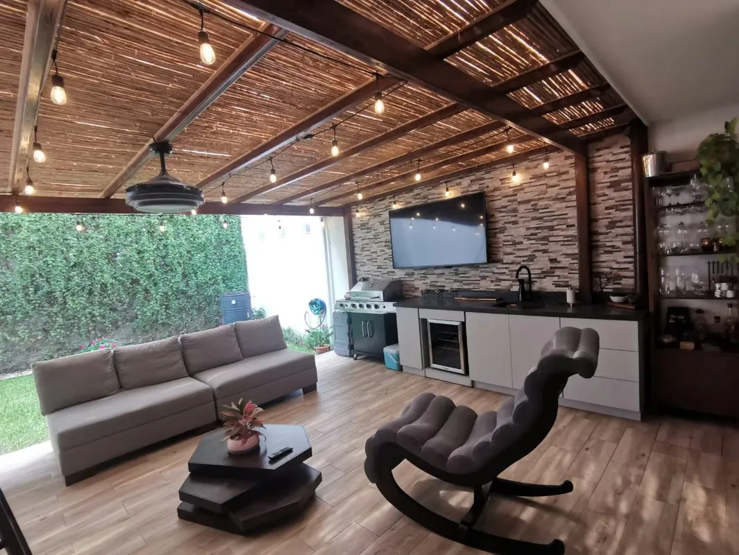 HOUSE FOR SALE IN CONDOMINIUM IN GUACHIPELIN DE ESCAZÚ