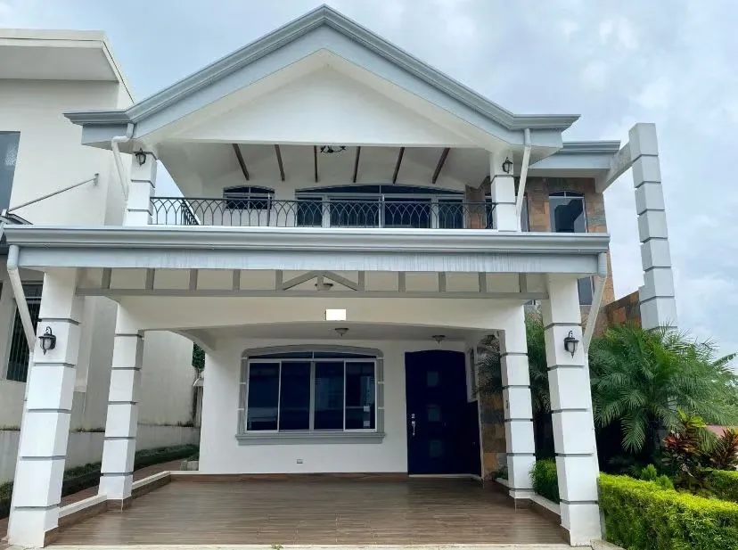 Casa en condominio en venta Santo Domingo, Heredia