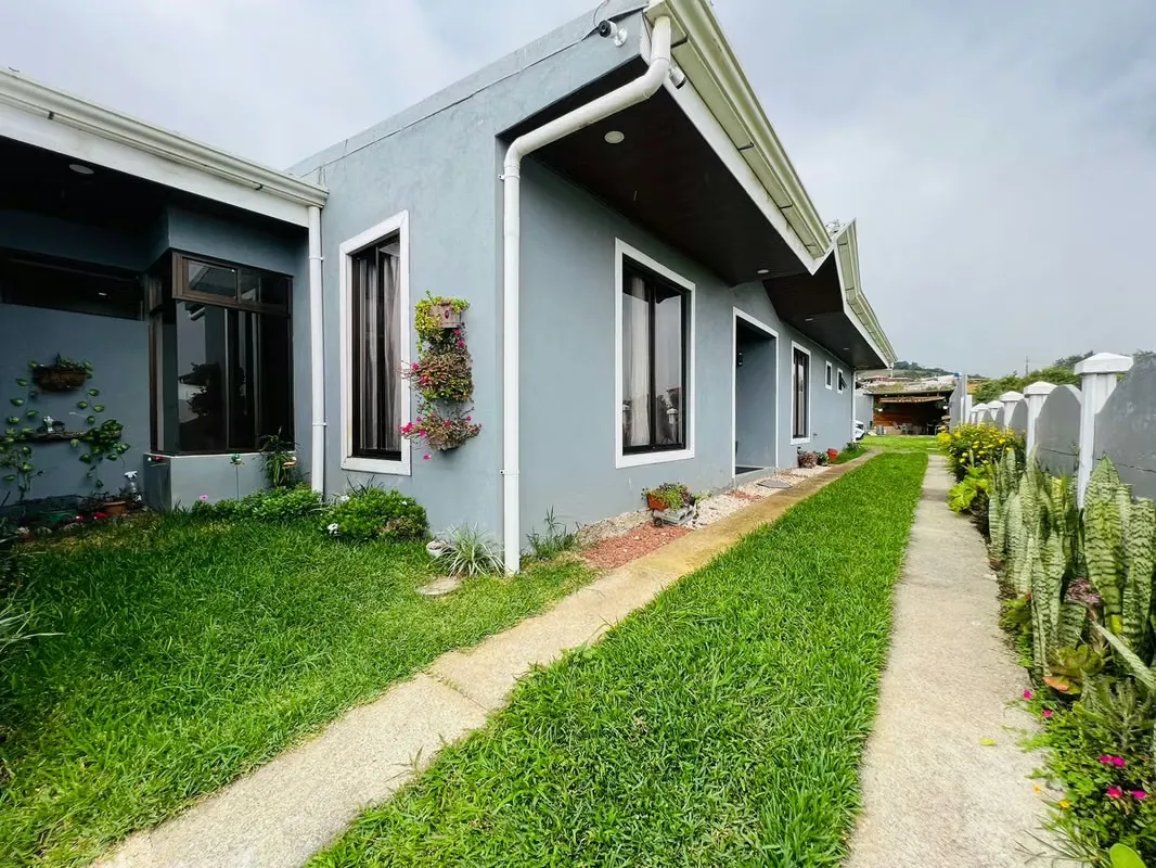For sale house of 428 m2 of land in Cartago Taras road la Angelina