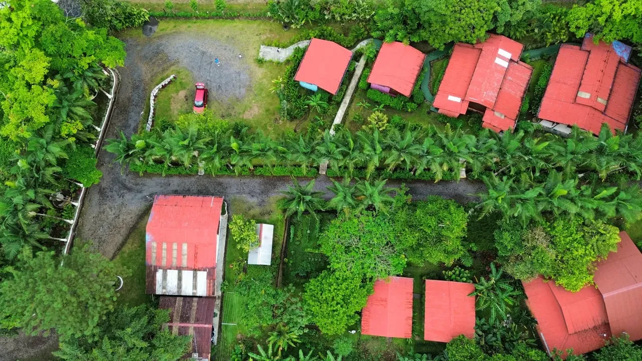 Se vende hotel en la Fortuna, San Carlos, Eco-Friendly, Volcan Arenal.