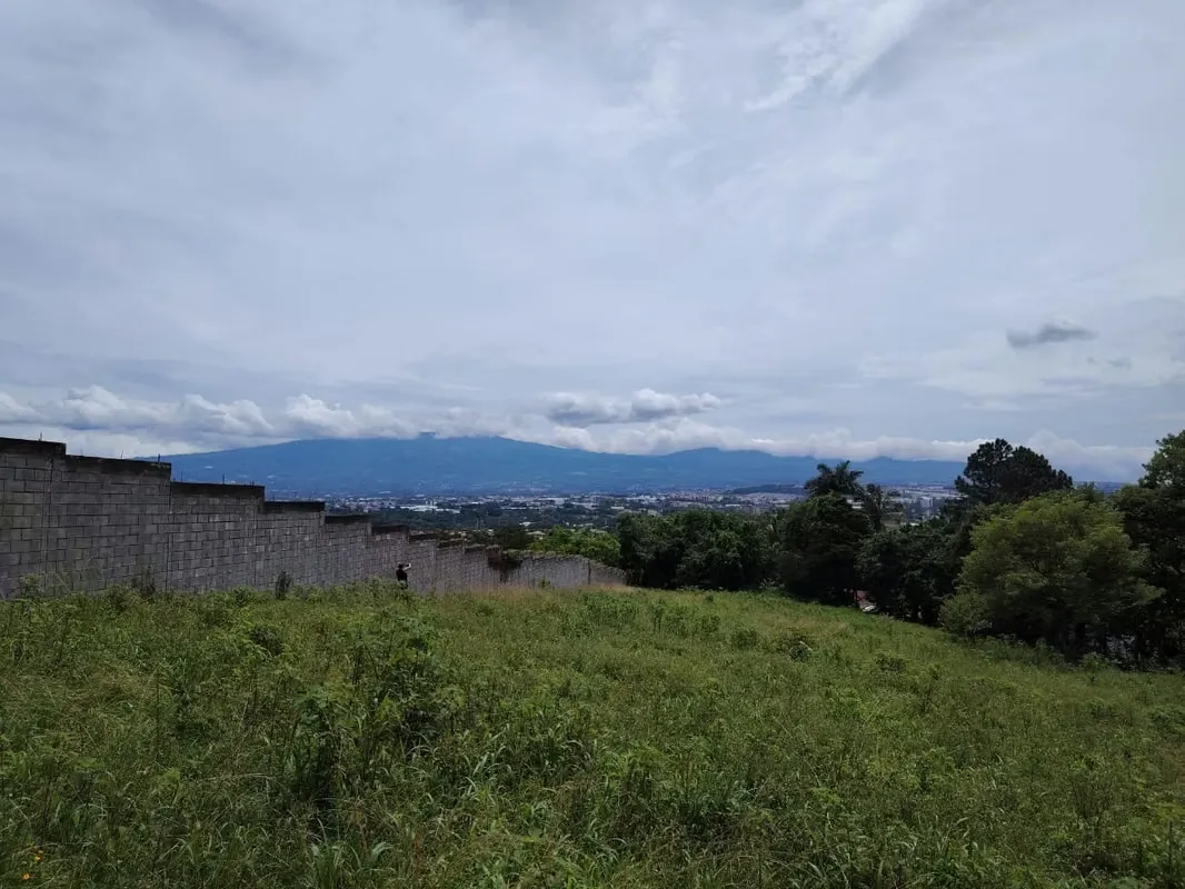 EN VENTA -  LOTE  CON VISTAS PANORAMICAS  – GUACHIPELIN de ESCAZU