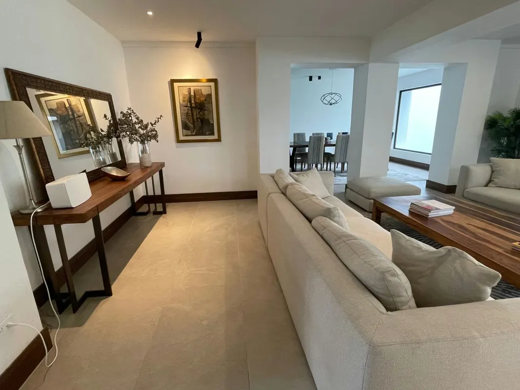 2-story house with luxury finishes and separate apartment.