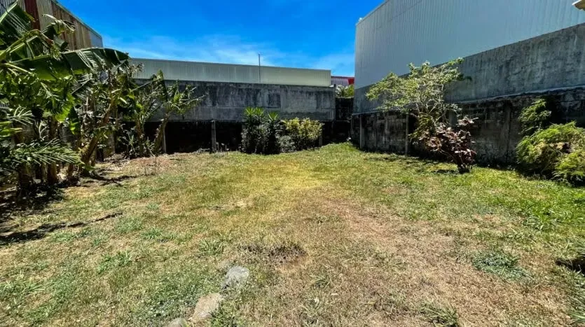 Located in the heart of the urban centre of Santo Domingo, this house offers an excellent opportunity both for residential and commercial use. With a strategic location, ...