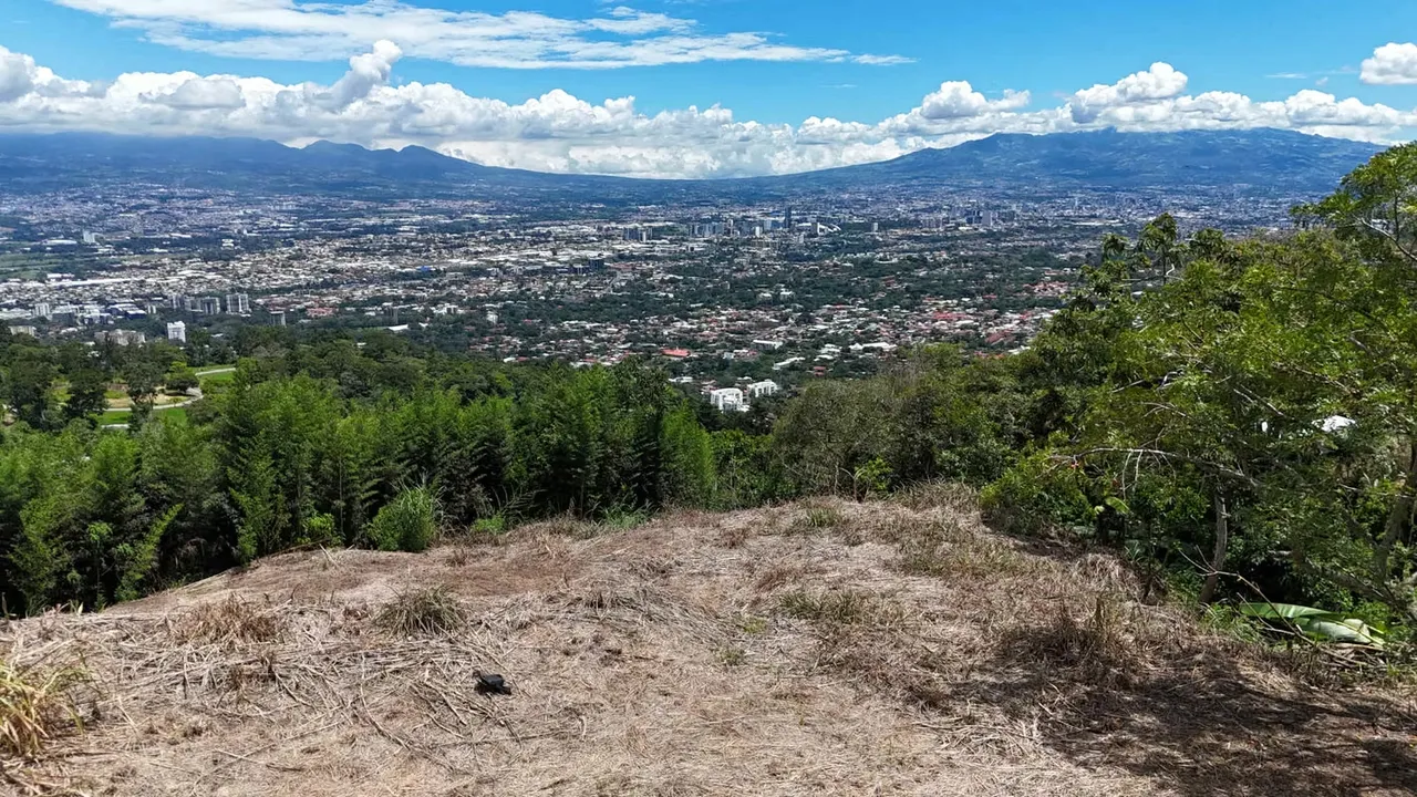 LOT FOR SALE WITH SPECTACULAR VIEWS IN ESCAZU