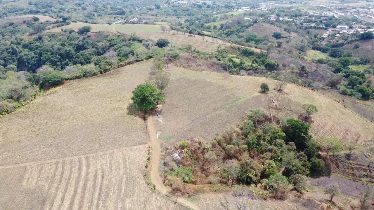 Finca en venta en Grecia, 60 hectáreas o 147.88 acres para proyectos