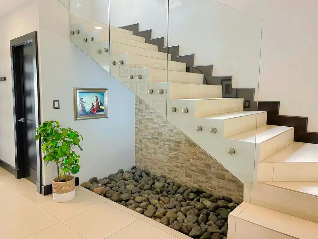 SALE OF HOUSE IN CONDOMINIUM SANTA ANA