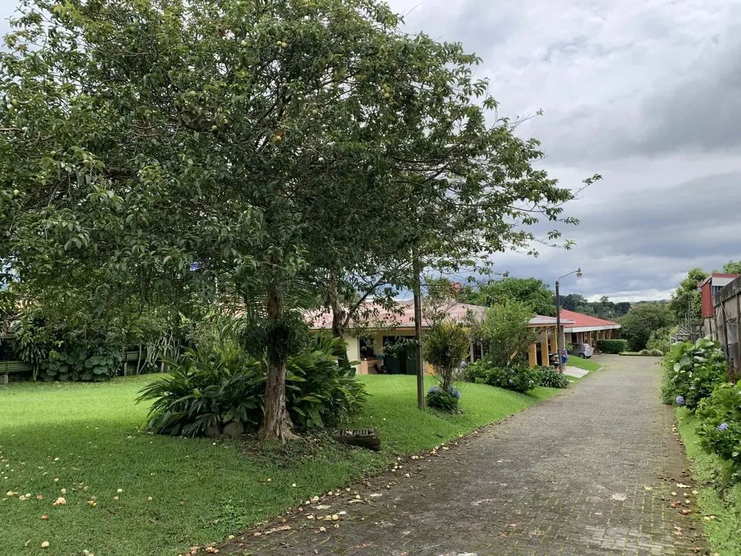 PROPIEDAD A LA VENTA CON 2 BELLAS CASAS EN SAN LUIS, SANTO DOMINGO