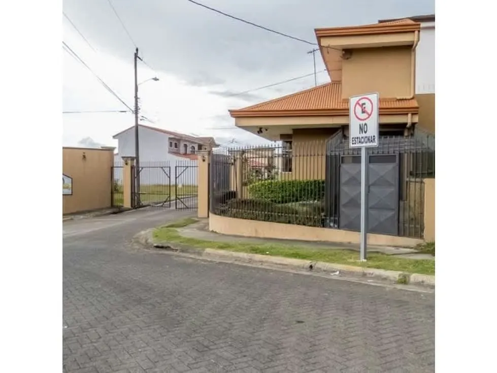 VENTA DE CASA, CARTAGO, OREAMUNO, CONDOMINIO VEREDAS DEL IRAZU