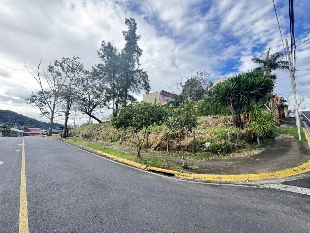 SE VENDE TERRENO EN AYARCO SUR CURRIDABAT 500 MTS  del IRIBO