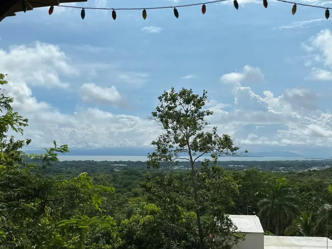 It sells beautiful property in Condominio Quinta Esencia in Mojón de Esparza, Puntarenas.