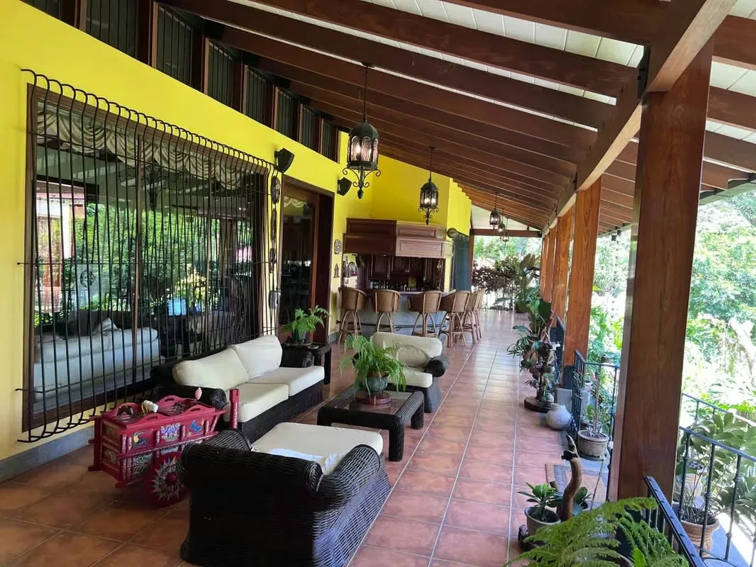 Casa para la venta en residencial en salitral Santa Ana