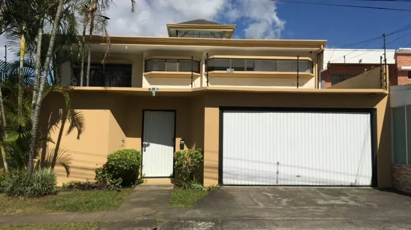 Venta de Casa en Curridabat con 356m2 de construcción