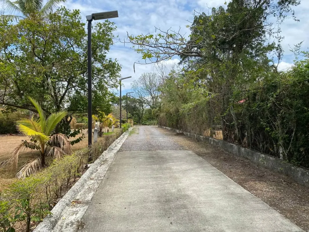DEVELOP HOMES OR APARTMENTS IN SANTA ANA... 4585