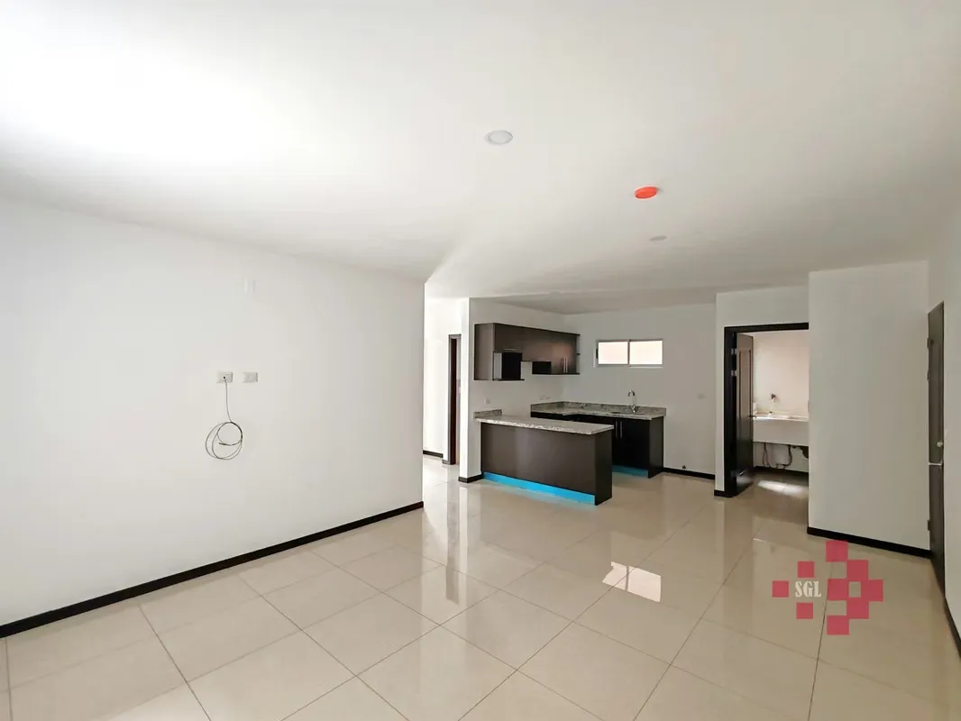 Venta de apartamento en La Guacima de Alajuela, Frente a Los Reyes.