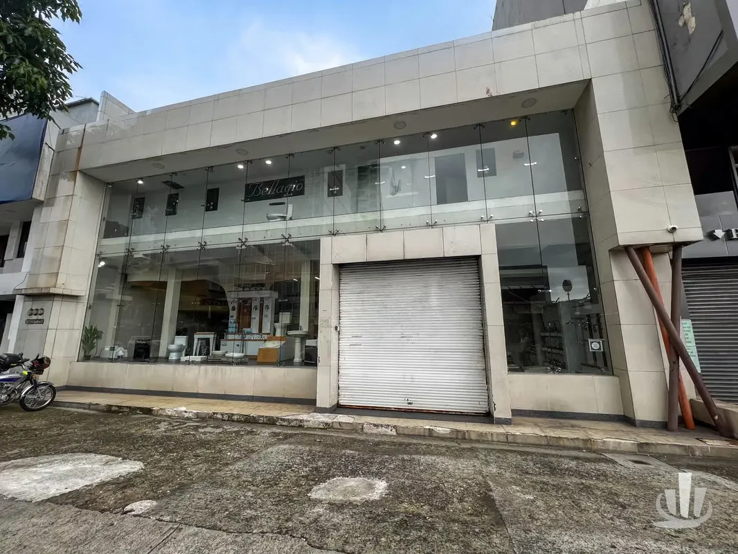 Edificio de Oportunidad en Paseo Colón: Ideal para Inversionistas y Comerciantes