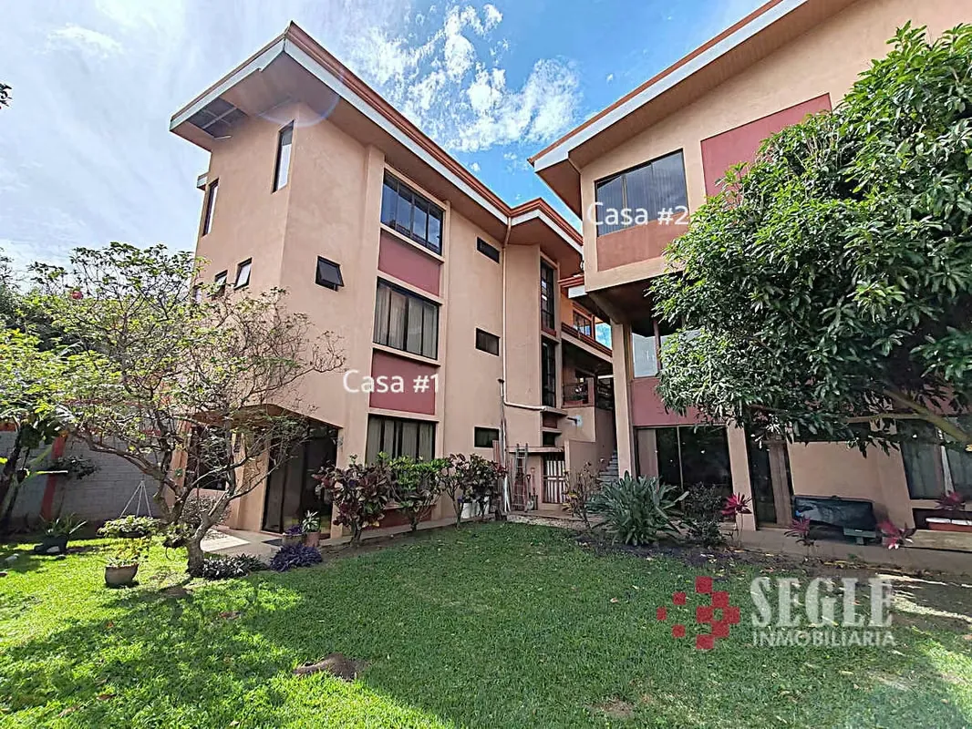 Three houses for sale in Guachipelín, Escazú.