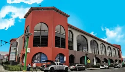 Located at the most strategic point of the area, the centre has commercial area at its first level and is a reference point (Outlet ...