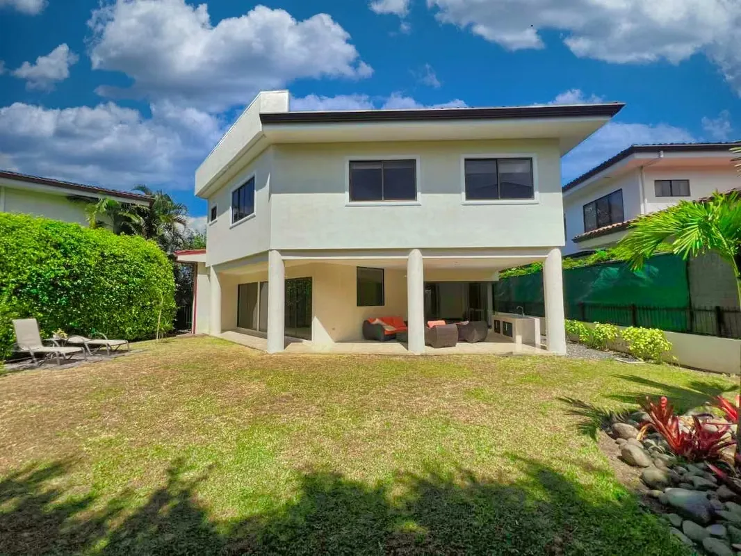 ALQUILER DE CASA EN CONDOMINIO - SANTA ANA