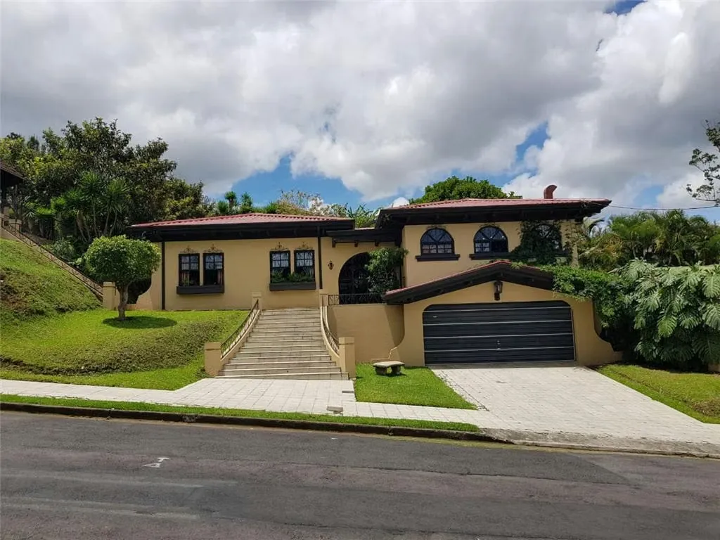 id #36441 Venta de casa amplia en Pinares de Curridabat PARA INVERSIÓN