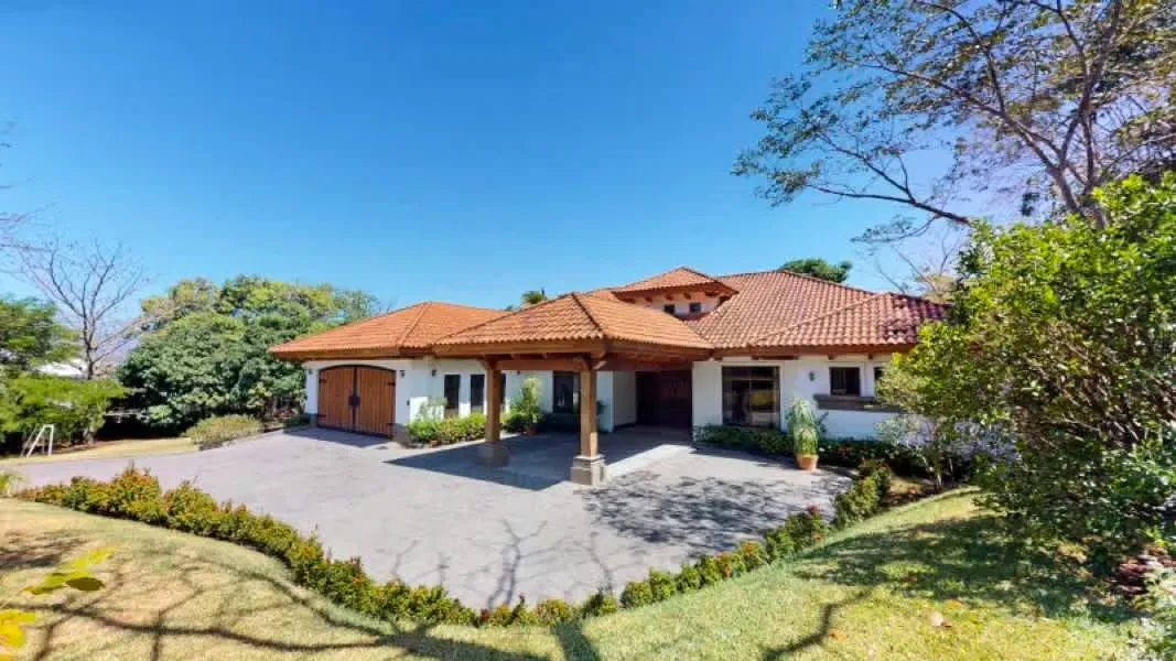 Se vende Propiedad de lujo en Río Oro, Santa Ana (MA).