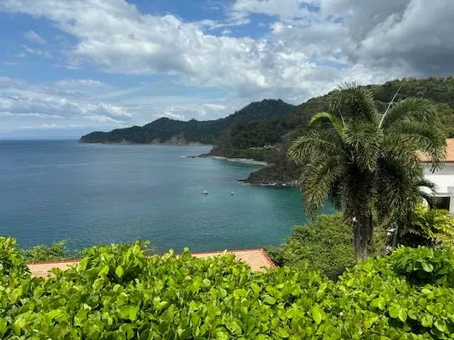 Sale of lot in the exclusive Faro Escondido project, Playa Herradura