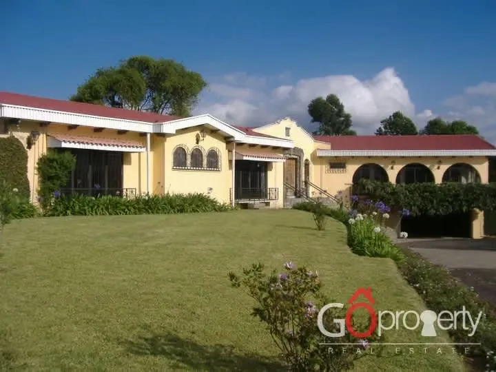 Venta de Propiedad con 2 Casas de 1 planta, Granadilla, Curridabat. 5473