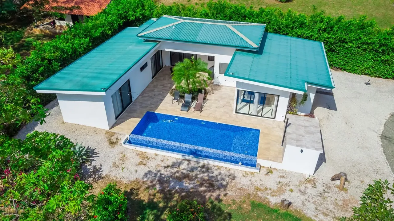 Casa y Terreno con Potencial Comercial y Residencial.