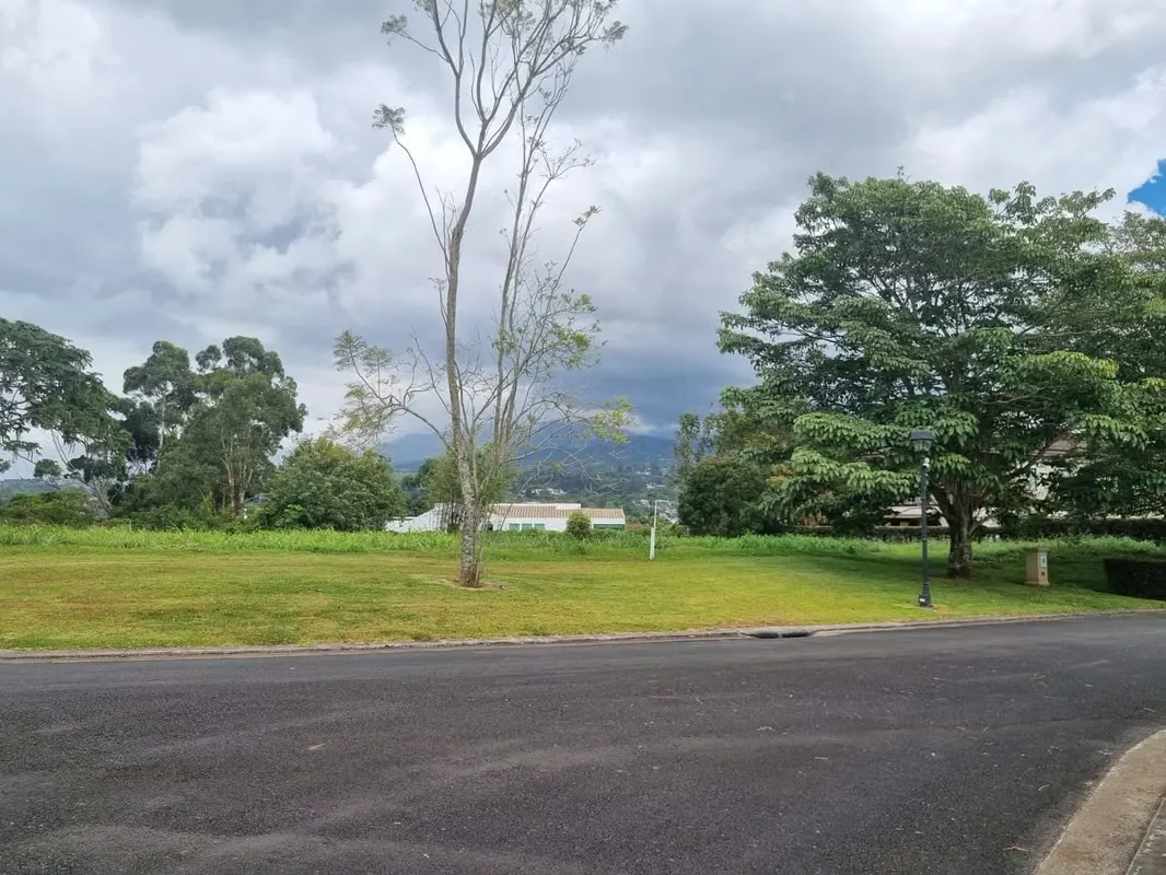 Venta de lote en Condominio Monterán, Concepcion de Tres Rios Curridabat