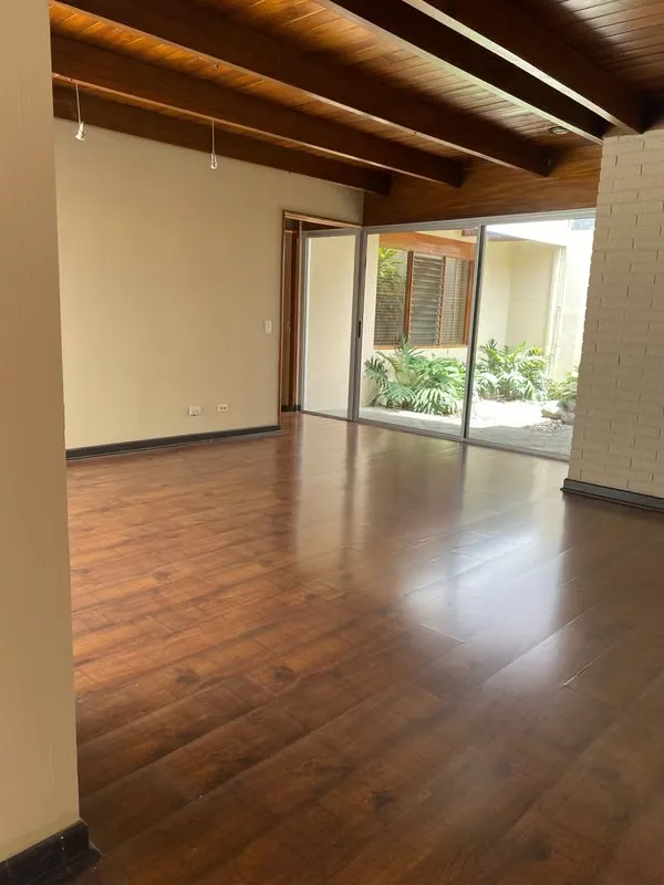 Sale of Single-Level House with Mixed Use and Pool, Ideal for Nursing Home, Barrio Dent 5636
