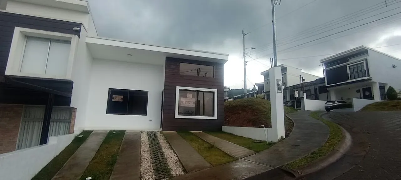 House for Sale in Condominium - Plaza Aranjuez