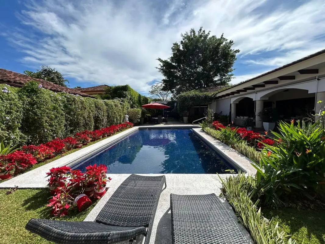 1 FLOOR / SPACIOUS AND BEAUTIFUL HOUSE FOR SALE IN CONDOMINIUM