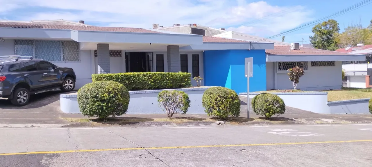 For Sale: Corner Commercial House - Curridabat ID5684