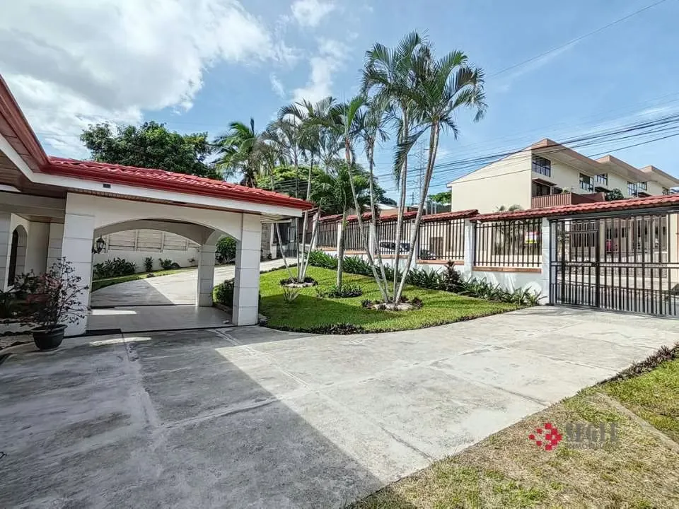 Venta de Casa de una planta en Pozos de Santa Ana, por Guachipelín Norte.