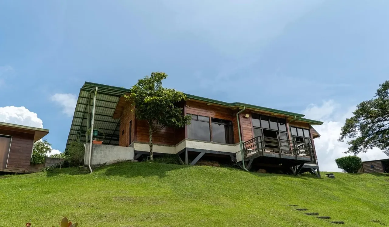 Se Vende – Exclusiva Propiedad con Vista Panorámica y Potencial Comercial