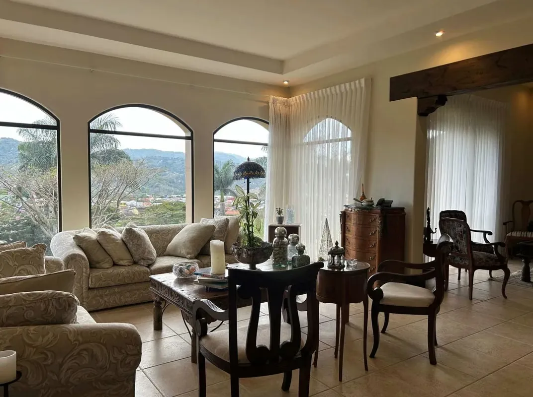 Venta Casa en Exclusivo Residencial – Pinares, Curridabat