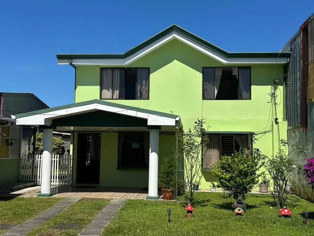 Venta dos casas, dos talleres, dos oficinas, ideal para desarrollar apartamentos, cerca de Moravia