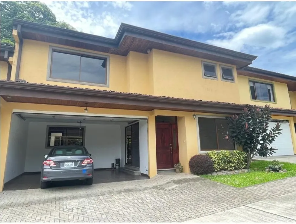 Venta Casa en Residencial Santa Ana