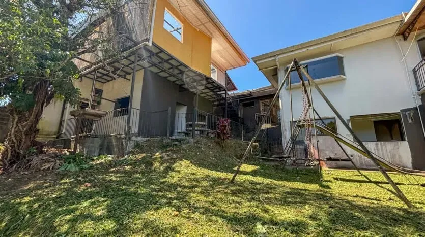 Located in Sabanilla, just 150 meters west of Cristo de Sabanilla, this bank foreclosure represents a unique opportunity for investors seeking a high-return property. Its ...